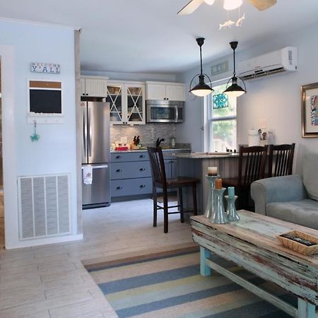 Front Beach Cottages Оушън Спрингс Екстериор снимка