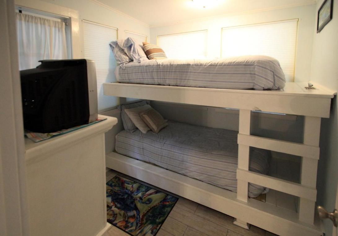 Front Beach Cottages Оушън Спрингс Екстериор снимка